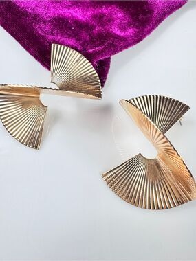 Gold Sculptural Fan Drop Earrings - Elegant Women's Accessories